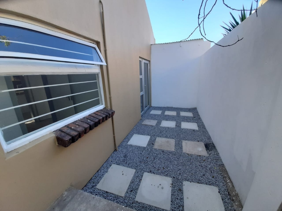 To Let 2 Bedroom Property for Rent in Beacon Bay North Eastern Cape